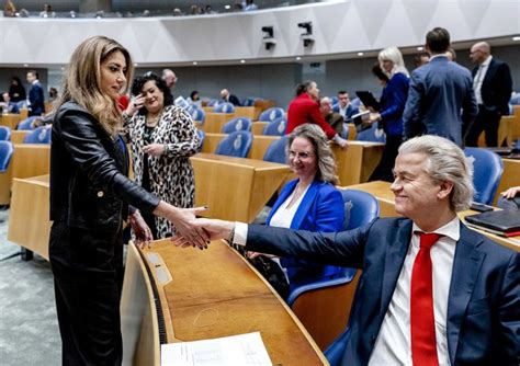 turkse vrouw tweede kamer|‘Dat Yesilgöz het zo goed doet als vrouw in de peilingen doet